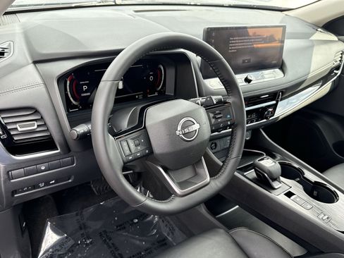 Used 2026 Nissan Rogue SL FWD image 16