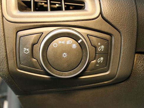 Used 2017 Ford Focus SE FWD image 17