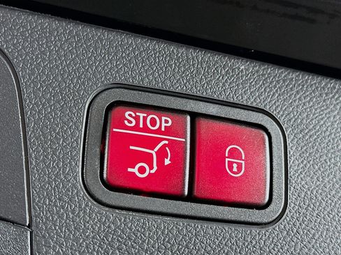 Used 2022 Mercedes-Benz GLC 300 4MATIC w/ Premium Package Lite image 30