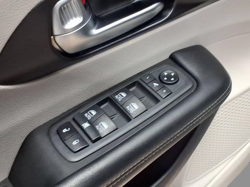 Used 2020 Chrysler Pacifica Limited FWD image 17