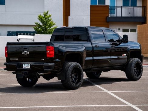 Used 2017 Chevrolet Silverado 2500 LTZ w/ Midnight Edition AWD/4WD image 3