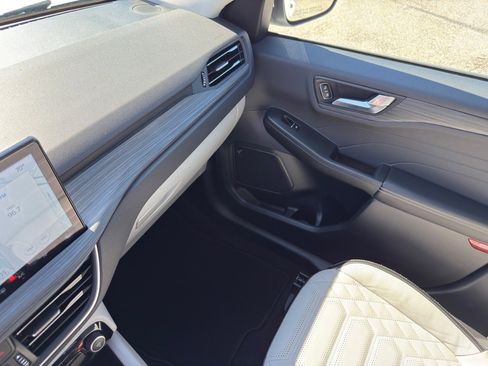 Used 2023 Ford Escape Platinum w/ Premium Technology Package image 17