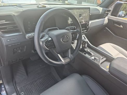 Used 2025 Lexus GX 550 w/ Accessory Package (Z1) AWD/4WD image 12