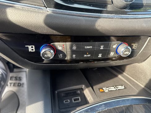 Used 2024 Buick Enclave Premium image 29