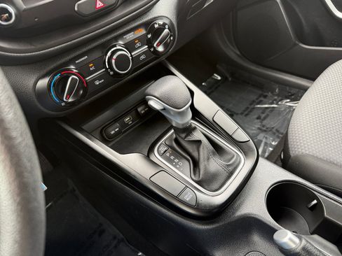 Used 2023 Kia Soul LX w/ LX Technology Package image 13