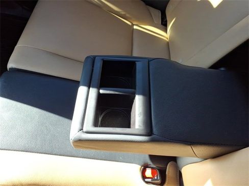 Used 2018 Toyota RAV4 Limited image 8