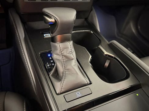 Used 2025 Lexus ES 350 w/ Technology Package FWD image 29