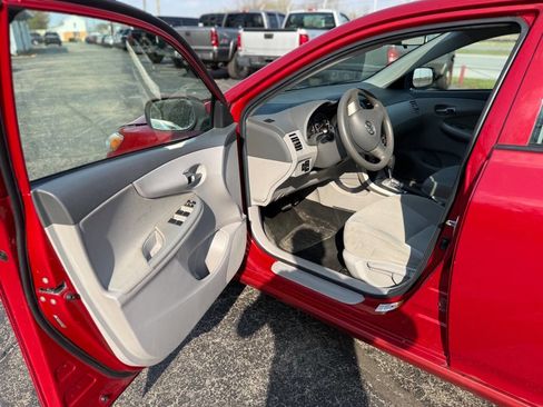 Used 2010 Toyota Corolla LE image 9