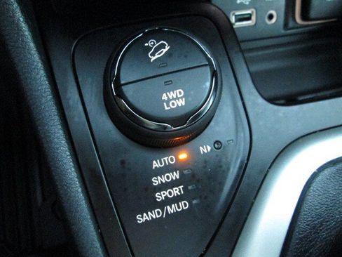 Used 2014 Jeep Cherokee Limited w/ Luxury Group image 19