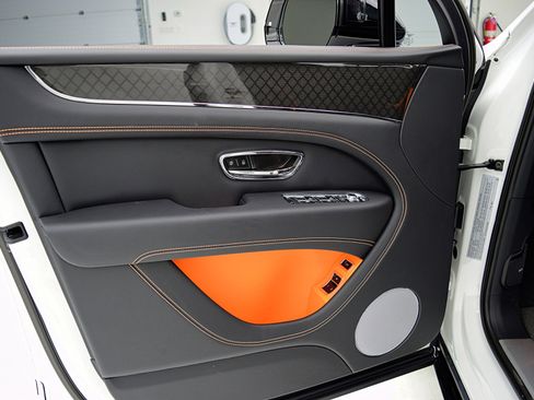 New 2025 Bentley Bentayga image 36