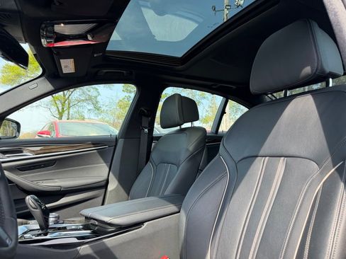 Used 2019 BMW M550i xDrive w/ Premium Package 2 image 10