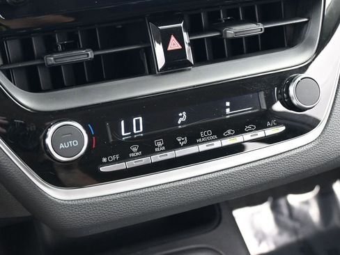 Used 2025 Toyota Corolla LE image 23