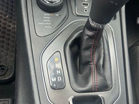 Used 2021 Jeep Cherokee Trailhawk image 14