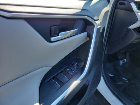 Used 2025 Toyota RAV4 XLE Premium image 18