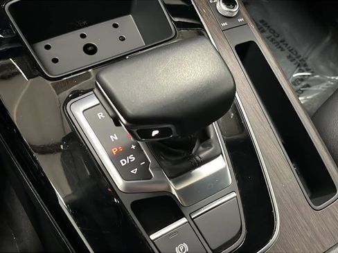Used 2023 Audi Q5 2.0T Premium w/ Convenience Package AWD/4WD image 21