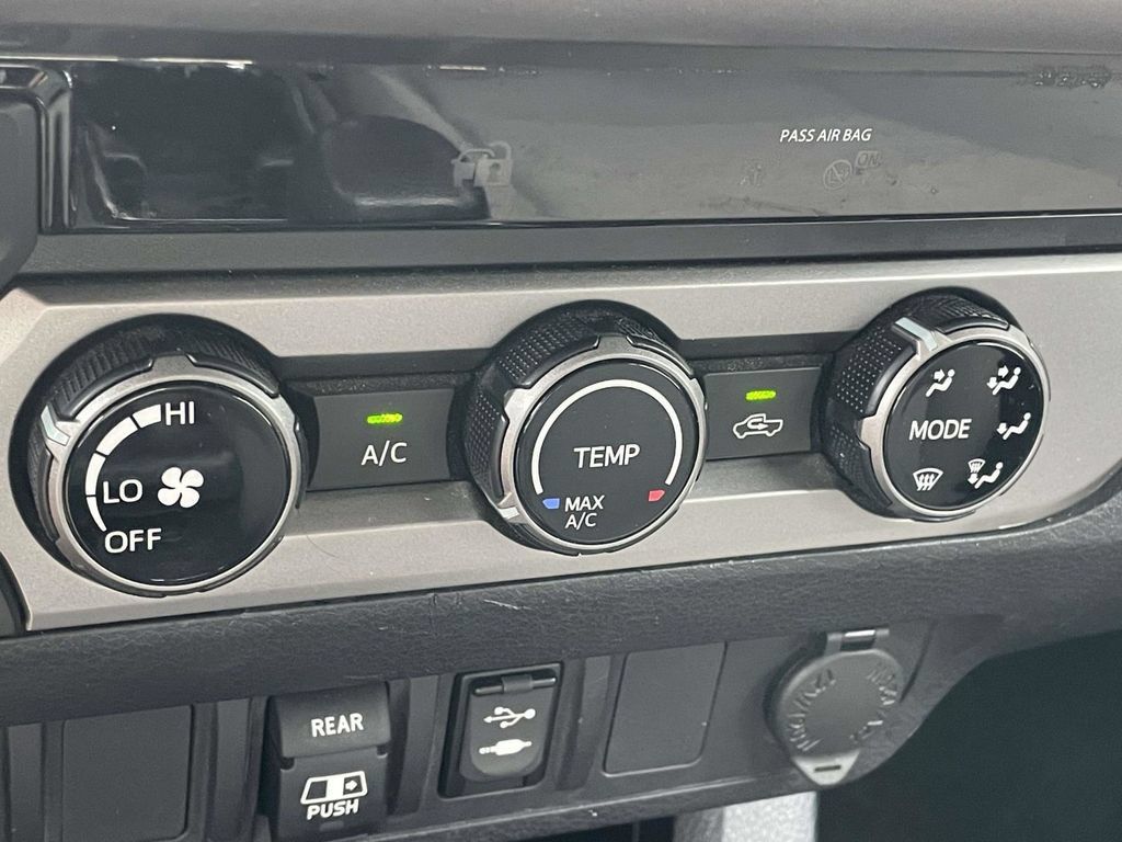 Used 2018 Toyota Tacoma SR5 RWD image 29