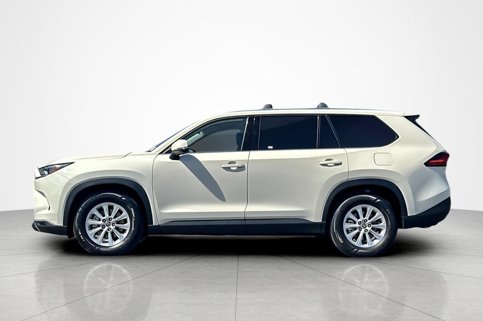 Certified 2024 Toyota Grand Highlander FWD image 2
