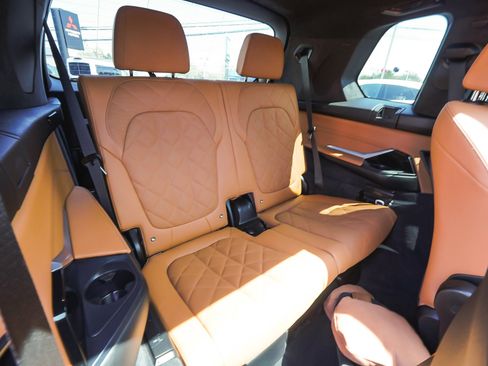 Used 2024 BMW X7 xDrive40i w/ M Sport Package AWD/4WD image 38