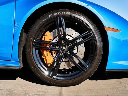 Used 2020 Lamborghini Huracan EVO image 16