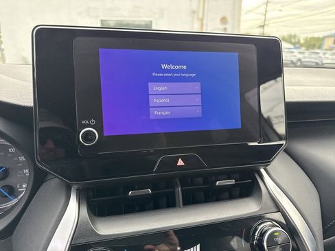 Used 2023 Toyota Venza LE image 7