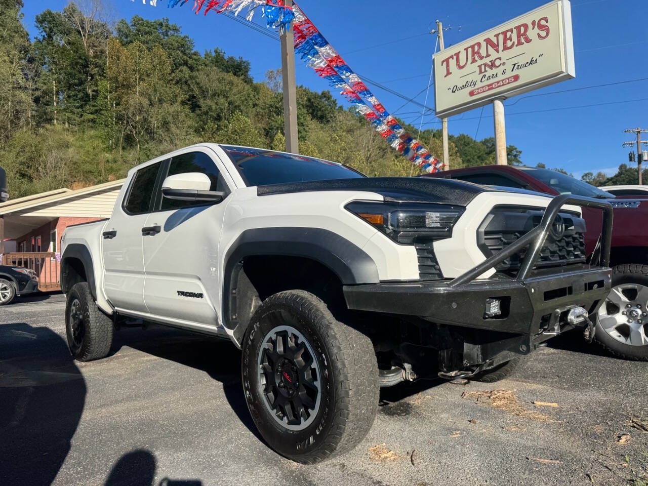 Used 2024 Toyota Tacoma TRD Off-Road w/ TRD Off Road Upgrade Package AWD/4WD image 3