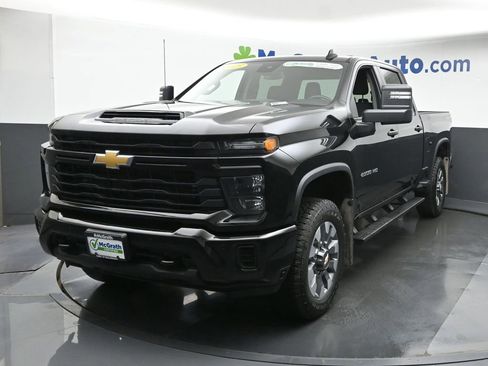 Used 2025 Chevrolet Silverado 2500 Custom w/ Custom Value Package AWD/4WD image 16