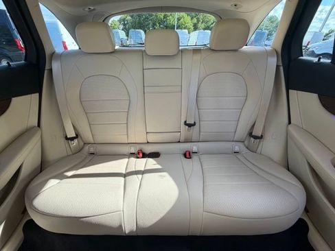 Used 2022 Mercedes-Benz GLC 300 4MATIC image 16