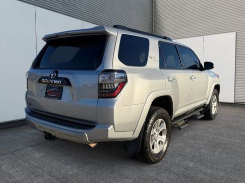 Used 2020 Toyota 4Runner 4WD image 11