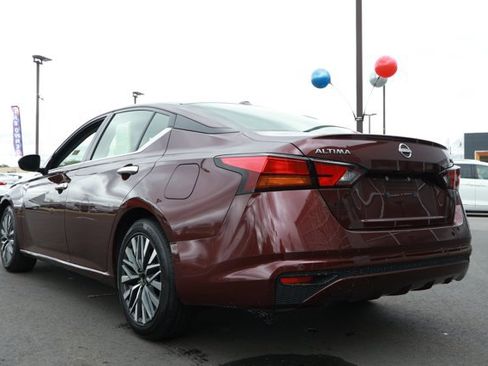 Used 2024 Nissan Altima 2.5 SV image 8
