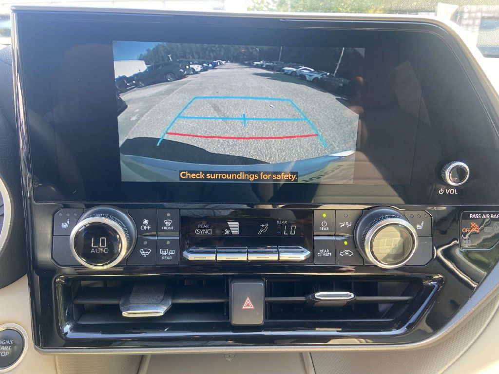 Used 2024 Toyota Highlander XLE FWD image 23