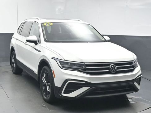 Used 2022 Volkswagen Tiguan SE image 2