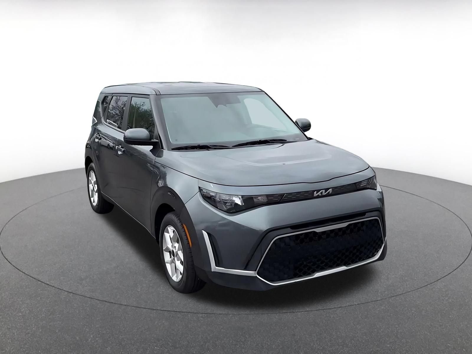 Used 2025 Kia Soul LX w/ LX Technology Package FWD image 3