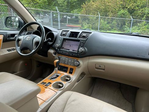Used 2010 Toyota Highlander Limited AWD/4WD image 20