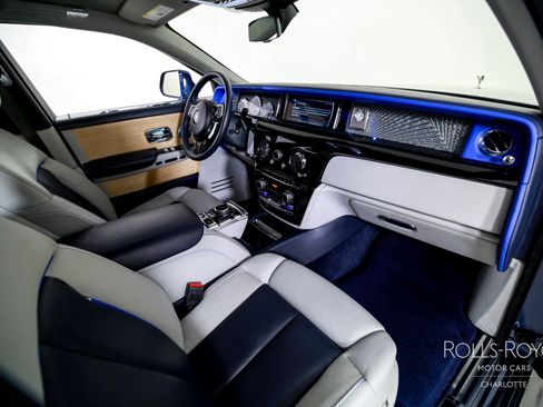 Used 2019 Rolls-Royce Phantom Sedan image 36