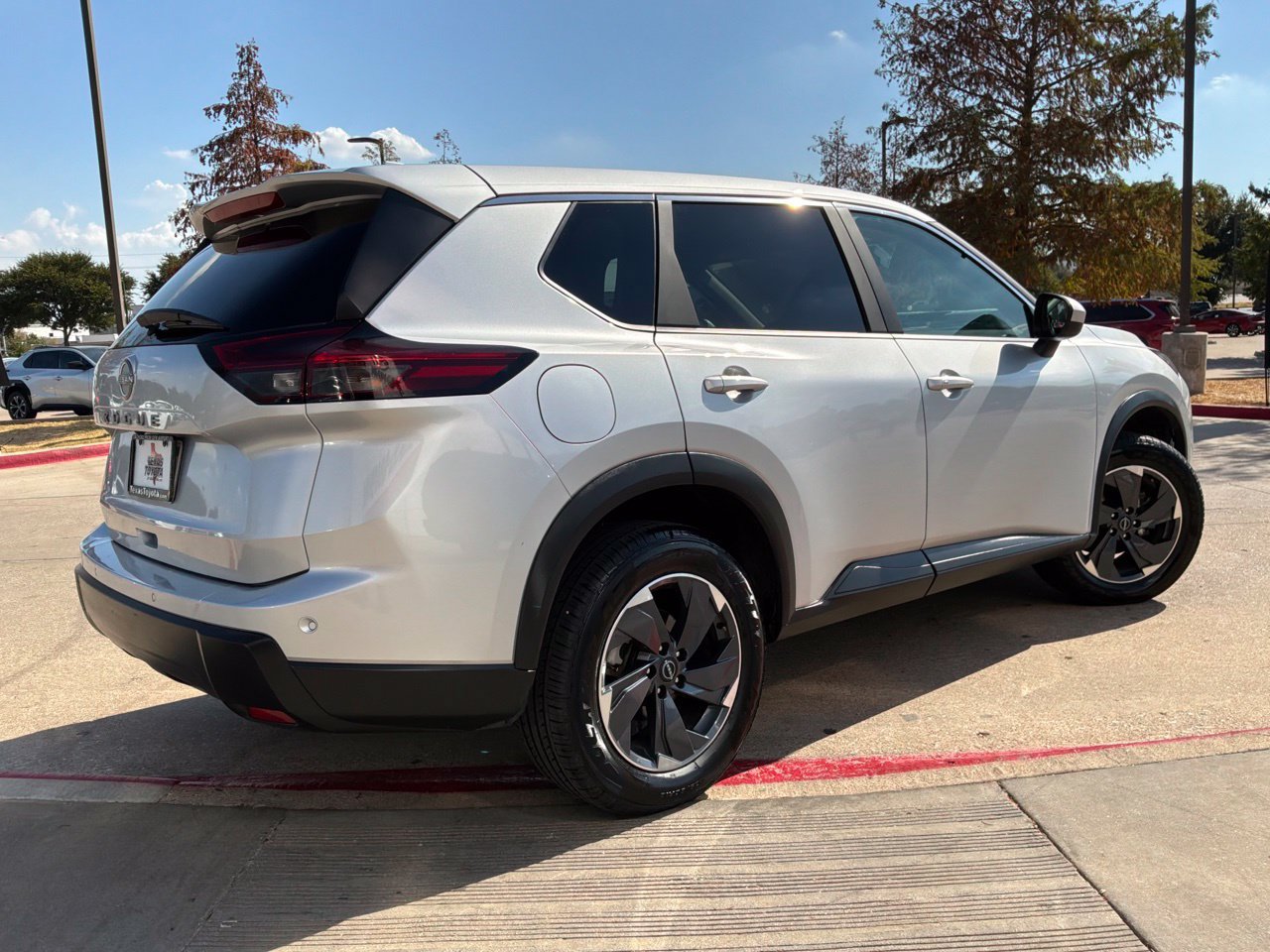 Used 2025 Nissan Rogue SV FWD image 6