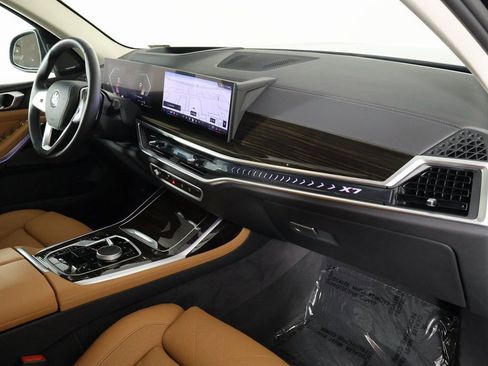 Used 2026 BMW X7 xDrive40i w/ Premium Package image 9