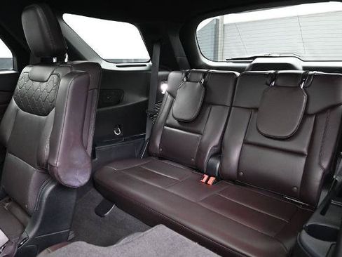 Certified 2025 Ford Explorer Platinum w/ LUX Leather Package AWD/4WD image 18