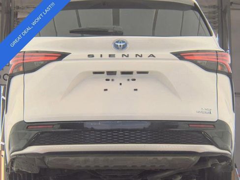 Used 2024 Toyota Sienna XSE image 5