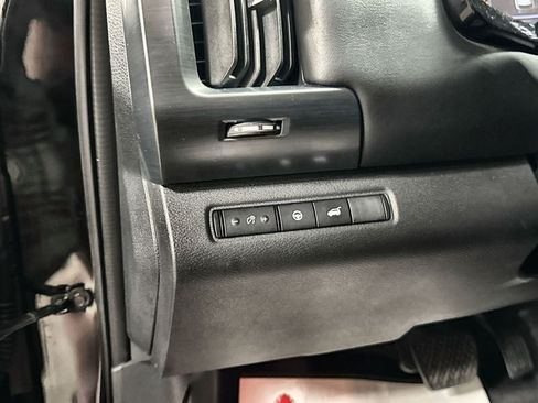 Used 2025 Nissan Pathfinder SL FWD image 16