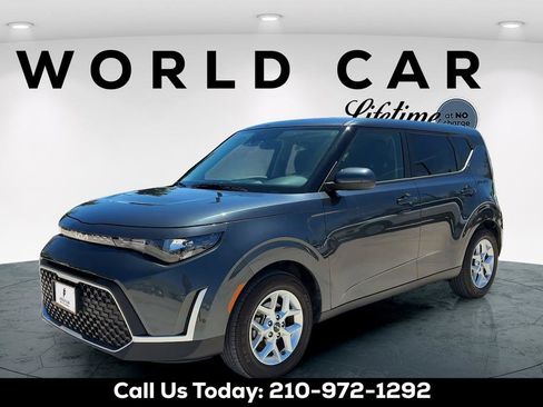 Used 2025 Kia Soul LX w/ LX Technology Package FWD image 3