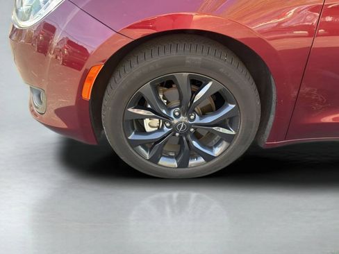 Used 2020 Chrysler Pacifica Limited w/ S Appearance Package image 17