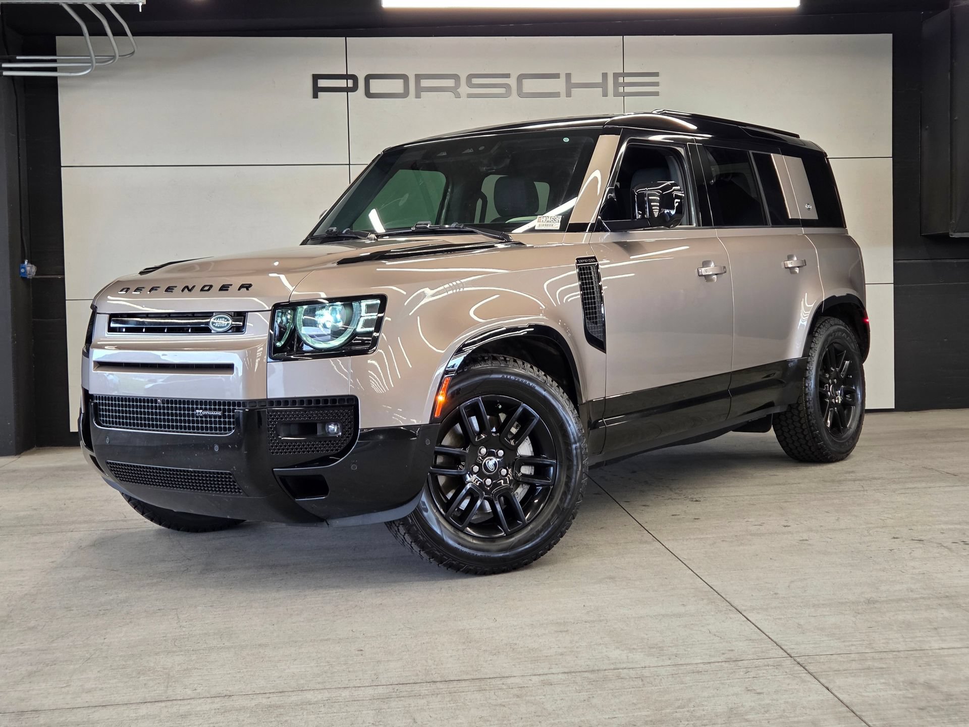 Used 2023 Land Rover Defender 110 X-Dynamic SE AWD/4WD image 1