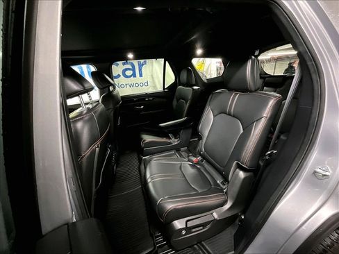 Used 2025 Honda Pilot TrailSport image 15