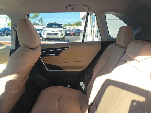 Used 2022 Toyota RAV4 XLE image 9