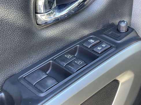 Used 2017 Nissan Titan SL image 13