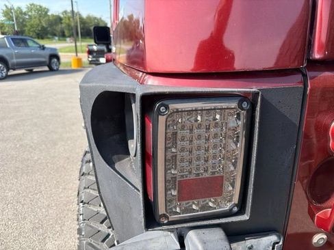 Used 2007 Jeep Wrangler Unlimited Sahara w/ Trailer Tow Group AWD/4WD image 31