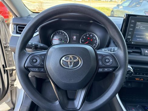 Used 2020 Toyota RAV4 XLE image 28