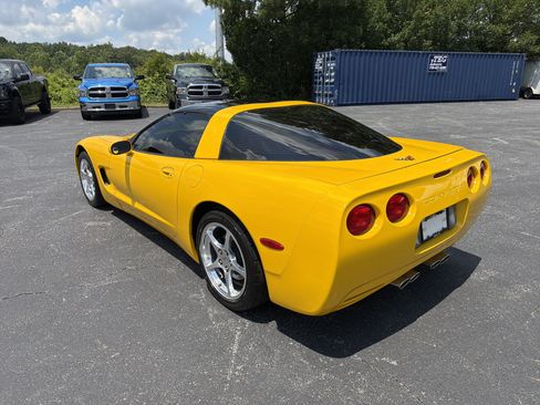Used 2000 Chevrolet Corvette Coupe w/ Roof Pkg RWD image 7