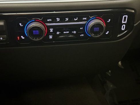 Used 2024 Chevrolet Silverado 2500 LT w/ Convenience Package image 17