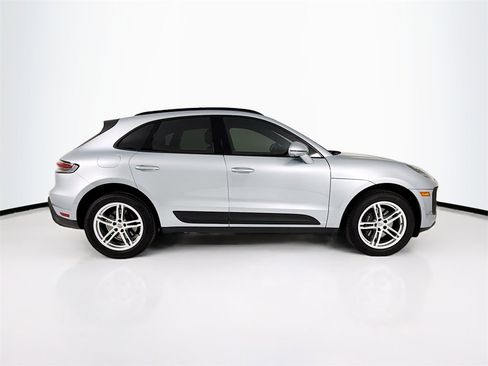 Certified 2025 Porsche Macan image 8